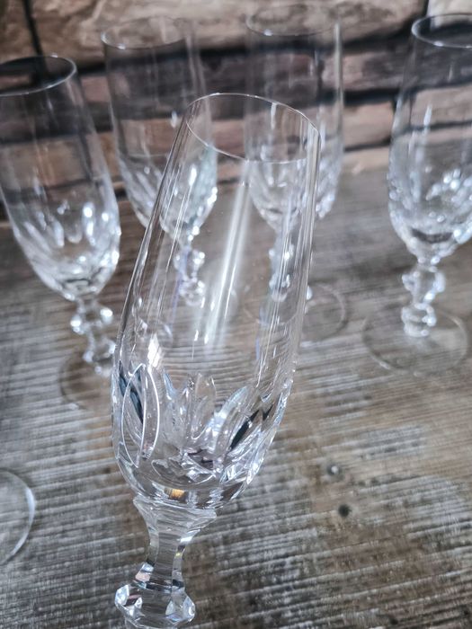 Кристални чаши за бели вина