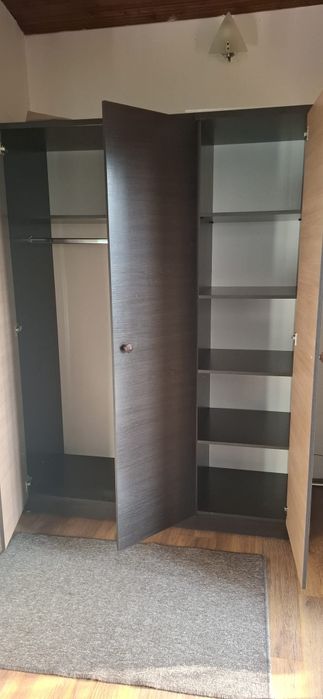 Dulap haine în stare f. bună