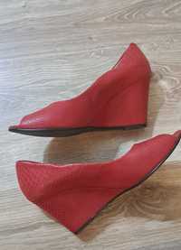 Нови червени обувки естествена кожа