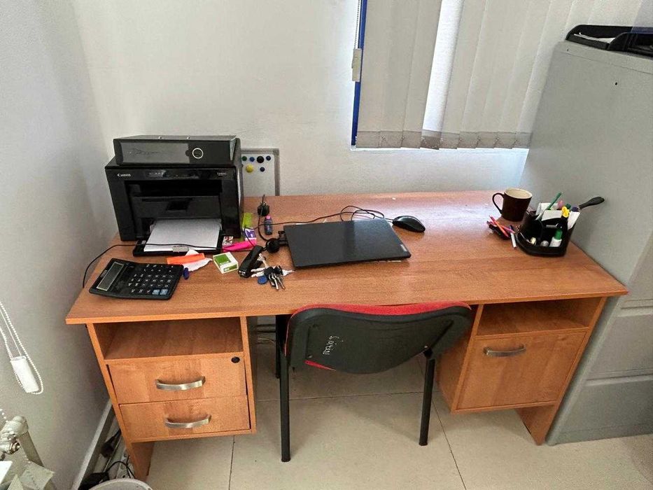 Продам офисную мебель столы, шкафы в связи с переездом