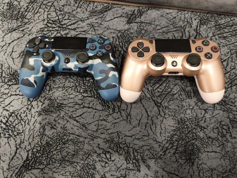 Плеистешън със          с. два   джостика и 9 игри