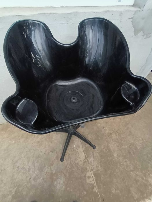 Scafă coafor,200 lei.