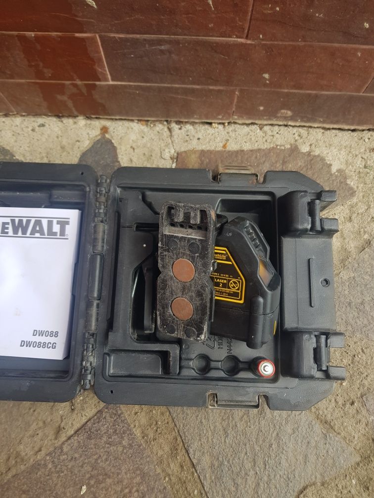 laser cu linii dewalt