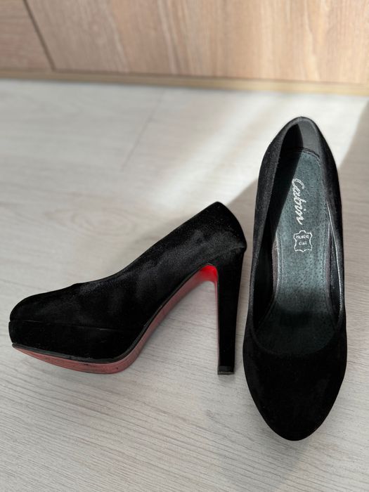 Обувки с висок ток