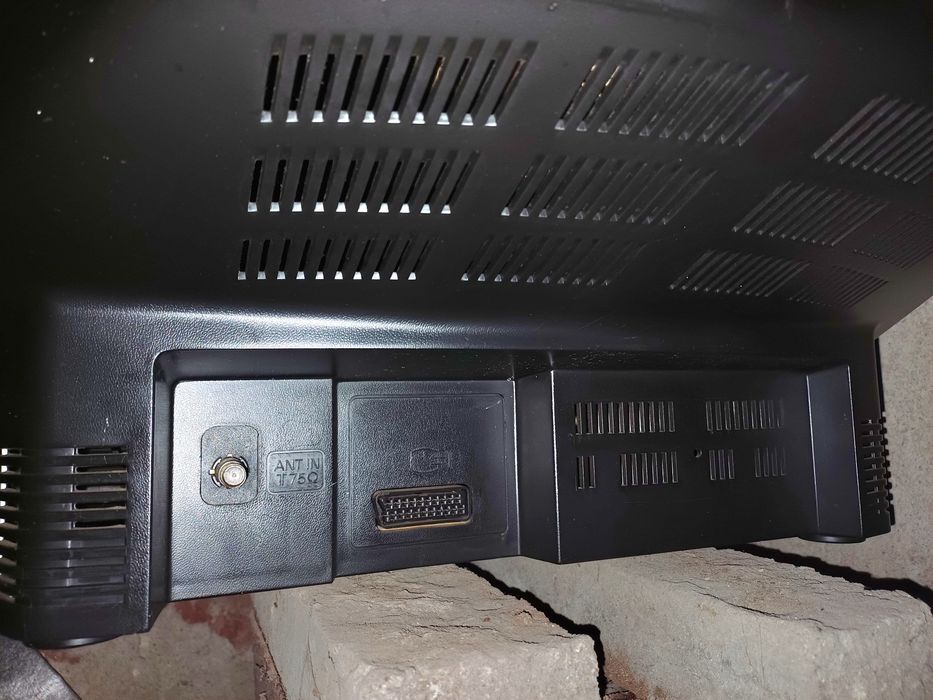 Телевозор 21" - LG Golden Eye 2 - Aero Sound - CF-21K52EX

-Телевизор