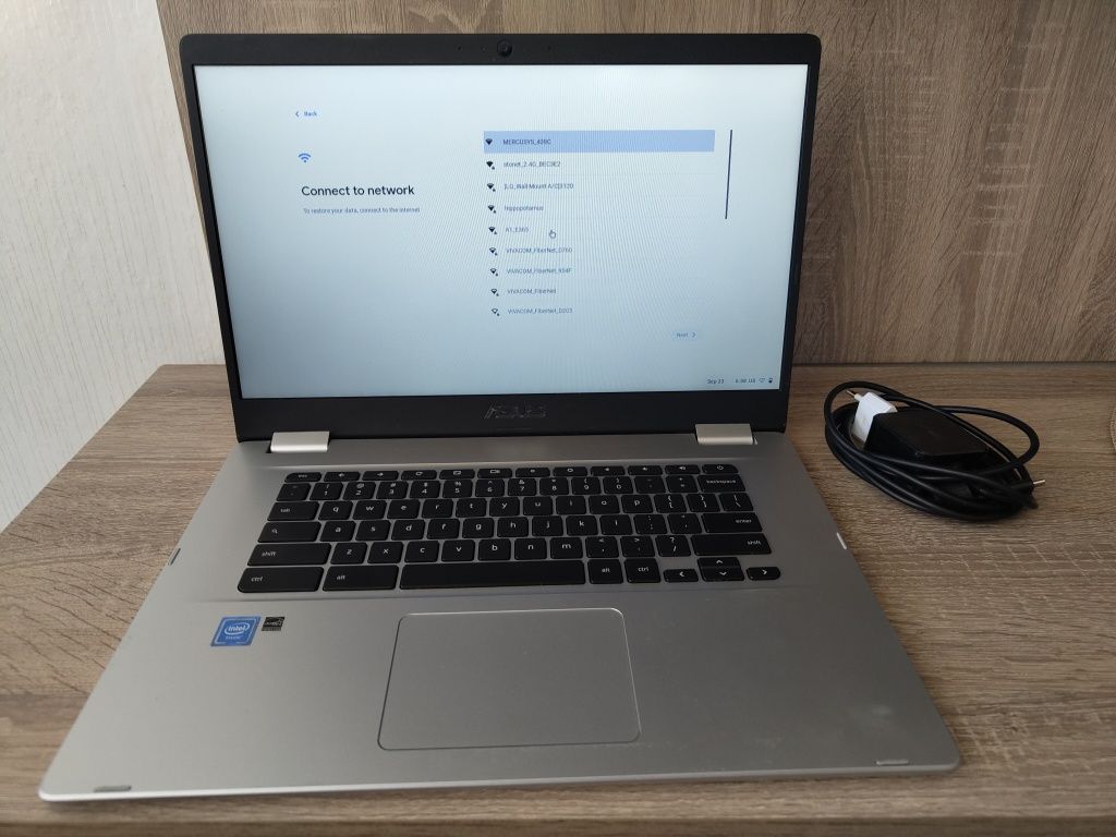 Asus Chromebook C523N работи перфектно