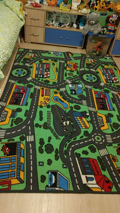 Детски килим писта