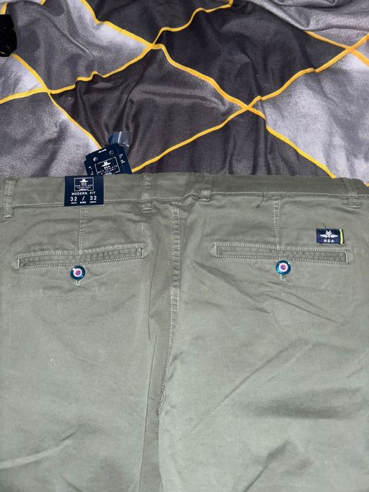 Vând blugi New Zealand