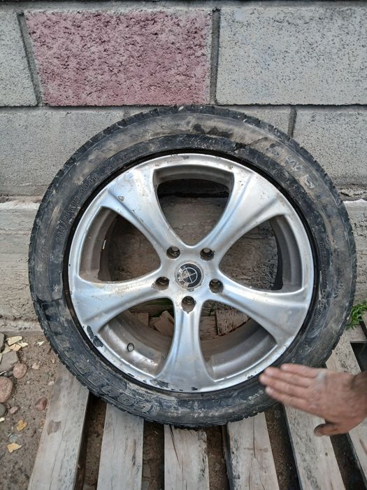 Продам резину с дисками на бмв в хорошем состоянии 245/50/18