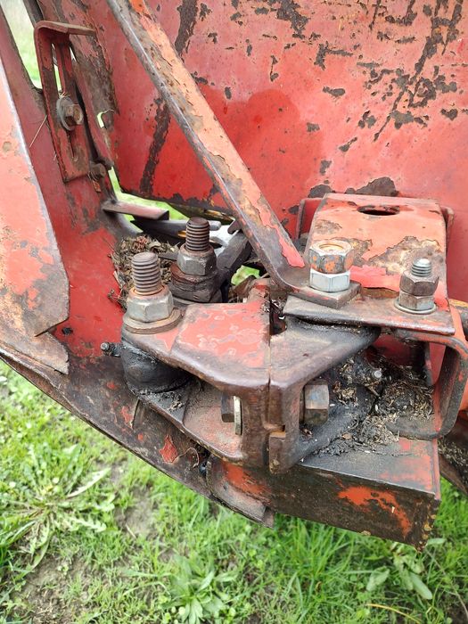 Vând masa combina International 531