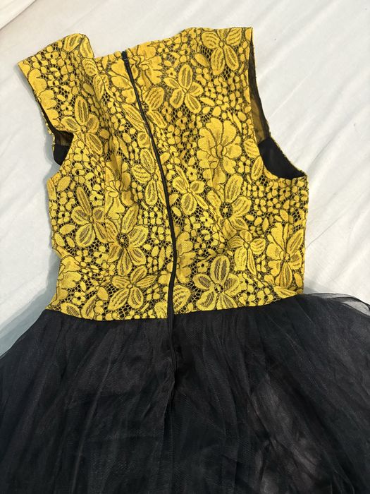 Rochie galben cu negru din tull