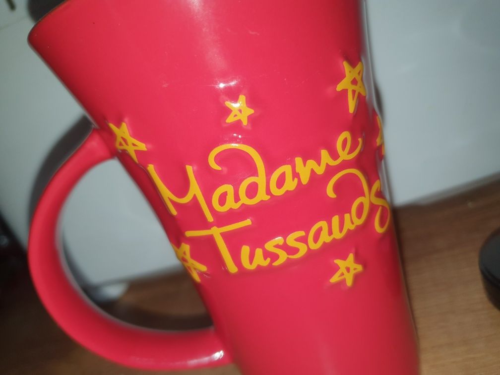 Сувенирна чаша Madame Tussauds
