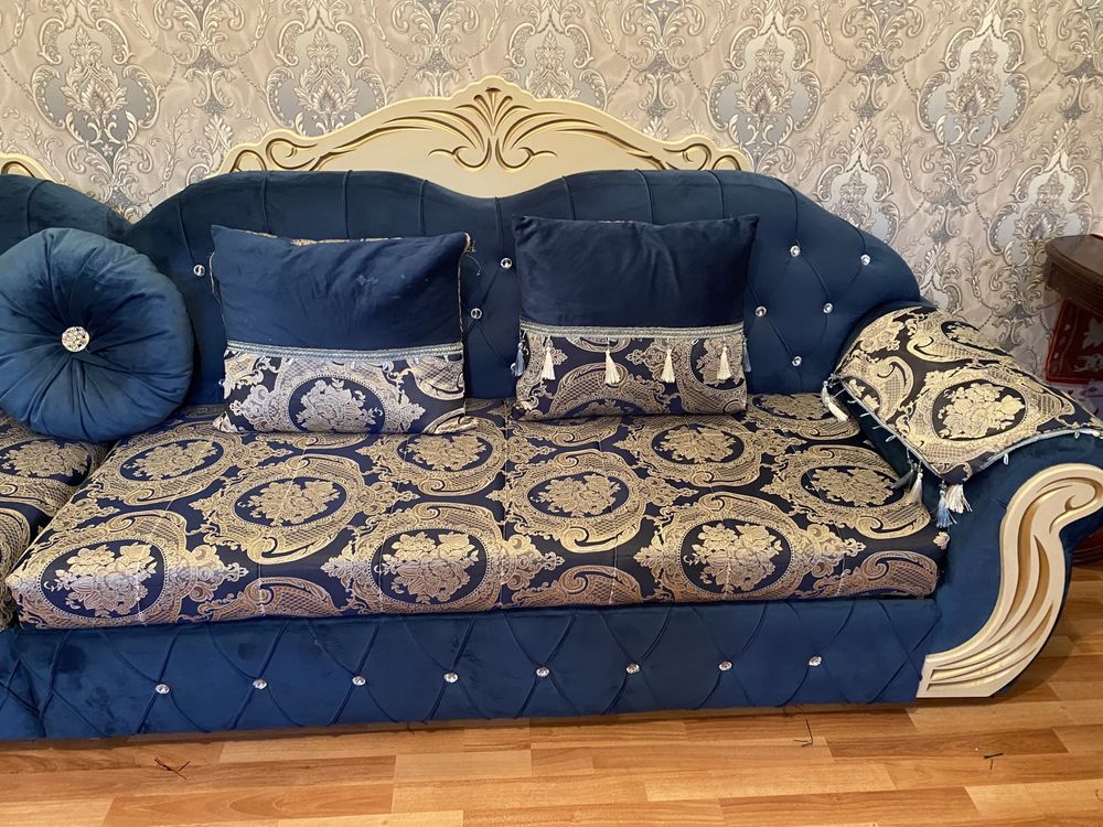Диван авангард
