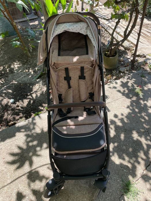 cărucior bebe aproape nou