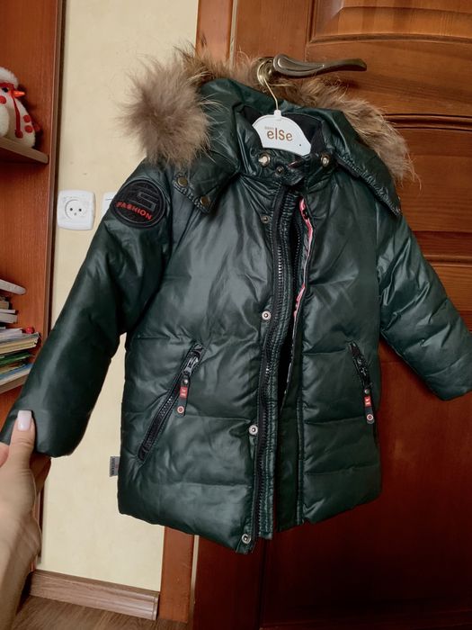 Продам куртку  на мальчика (сезон зима)