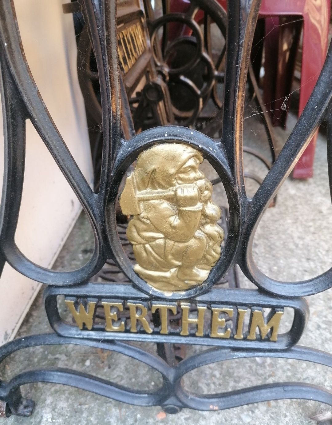 Mașina de cusut marca Wertheim Electra din 1921