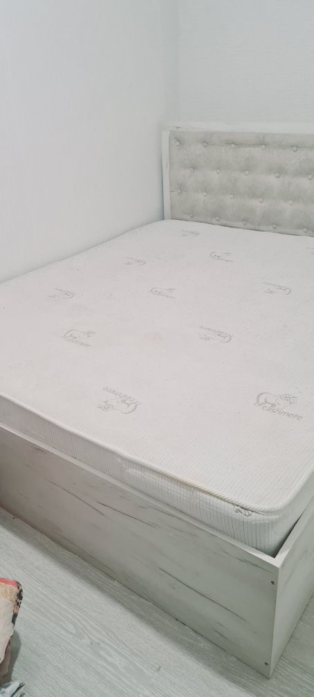 Продам двухспальную кровать 160×170