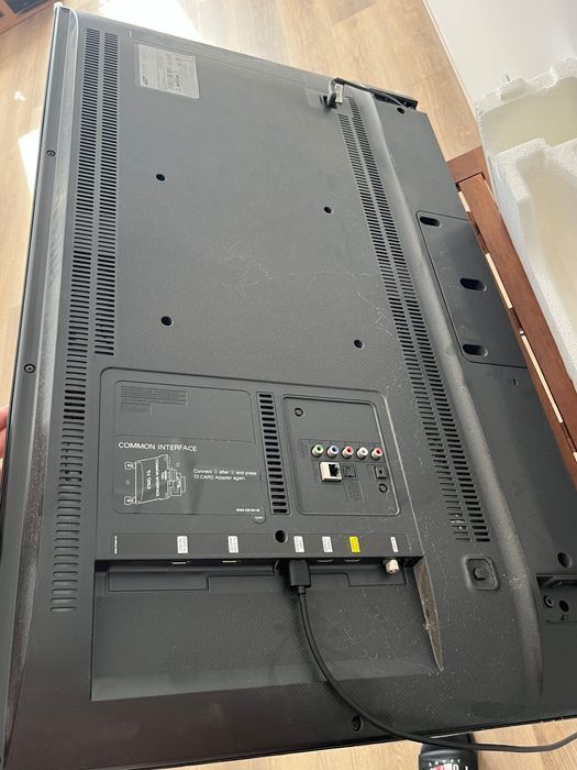 Телевизор Samsung 40’ ULTRA 4K, НОВ ЗА ЧАСТИ