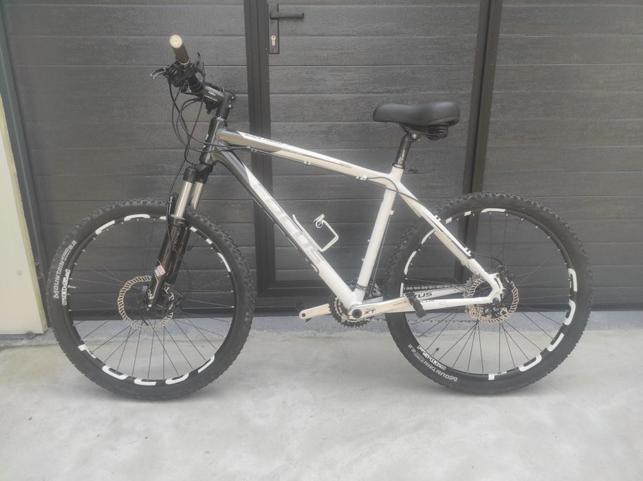 Bicicleta Focus Black Forest