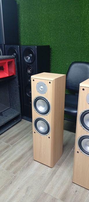 Тонколони ELTAX Universe