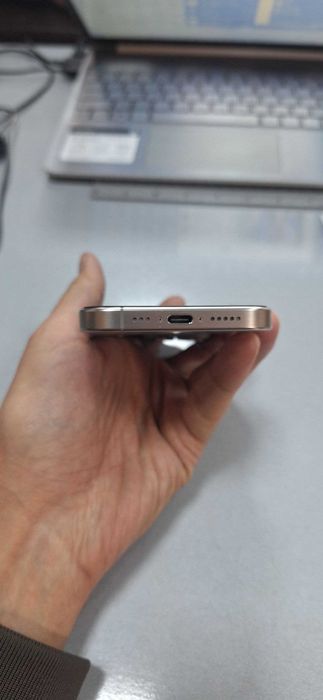 iPhone 15 Pro Natural Titanium