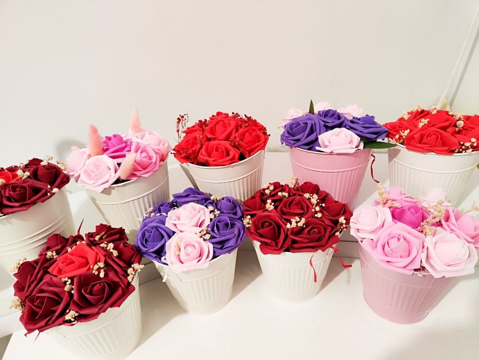 Цветя-рози, хризантеми и лалета в кутия за 8 март, рожден ден,имен ден