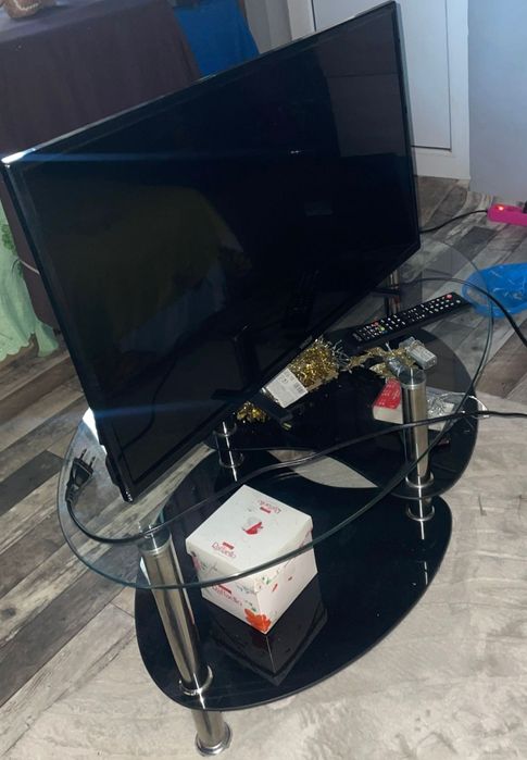 Vand televizor cu tot cu suport perete Vinch