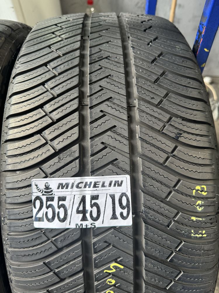 245/45/19 Michelin M+S