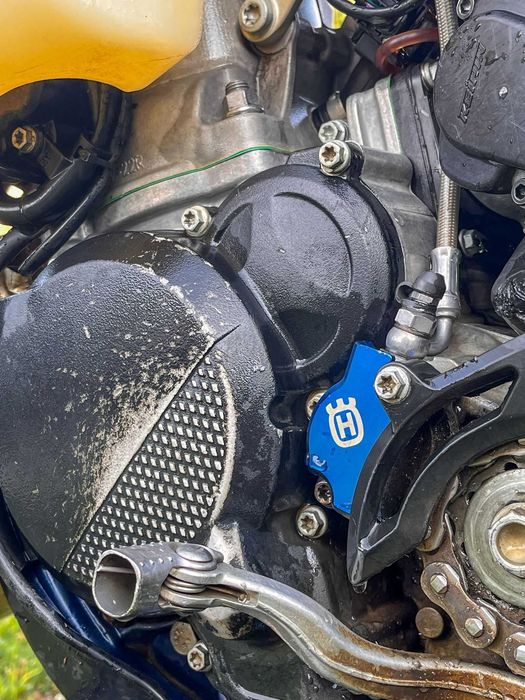 Vând Husqvarna TE 300 TBI '24 - enduro, functionează perfect