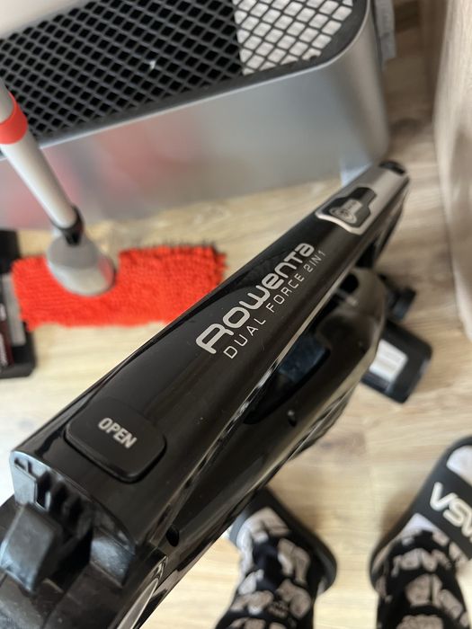 Вертикална прахосмукачка Rowenta Dual Force