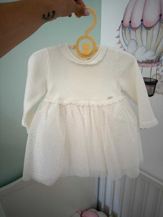 Vand 7 rochite bebe fetita marime 6-9 luni Mayoral