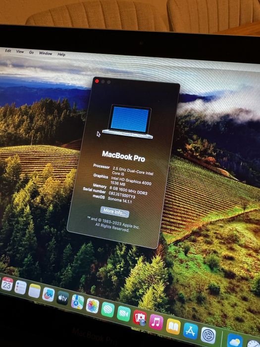 Laptop MacBook Pro 13-inch, OS Sonoma, procesor i5, SSD 256GB, 8GB RAM