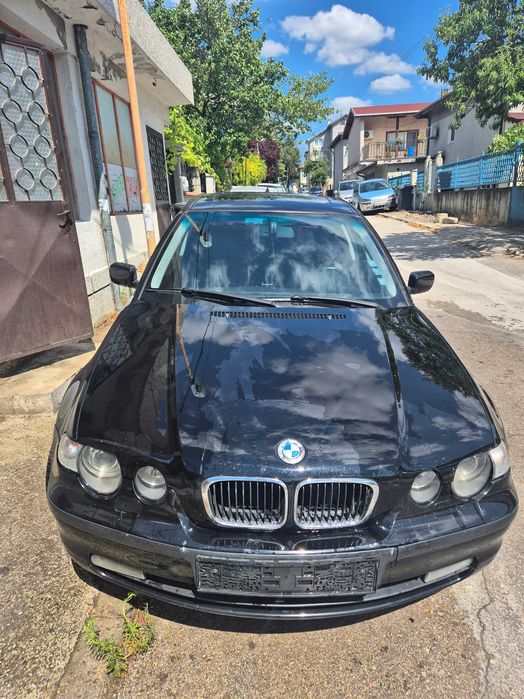 Продавам BMW 320 compact черен металик,2003г. Дизел,автомат ,110к.с