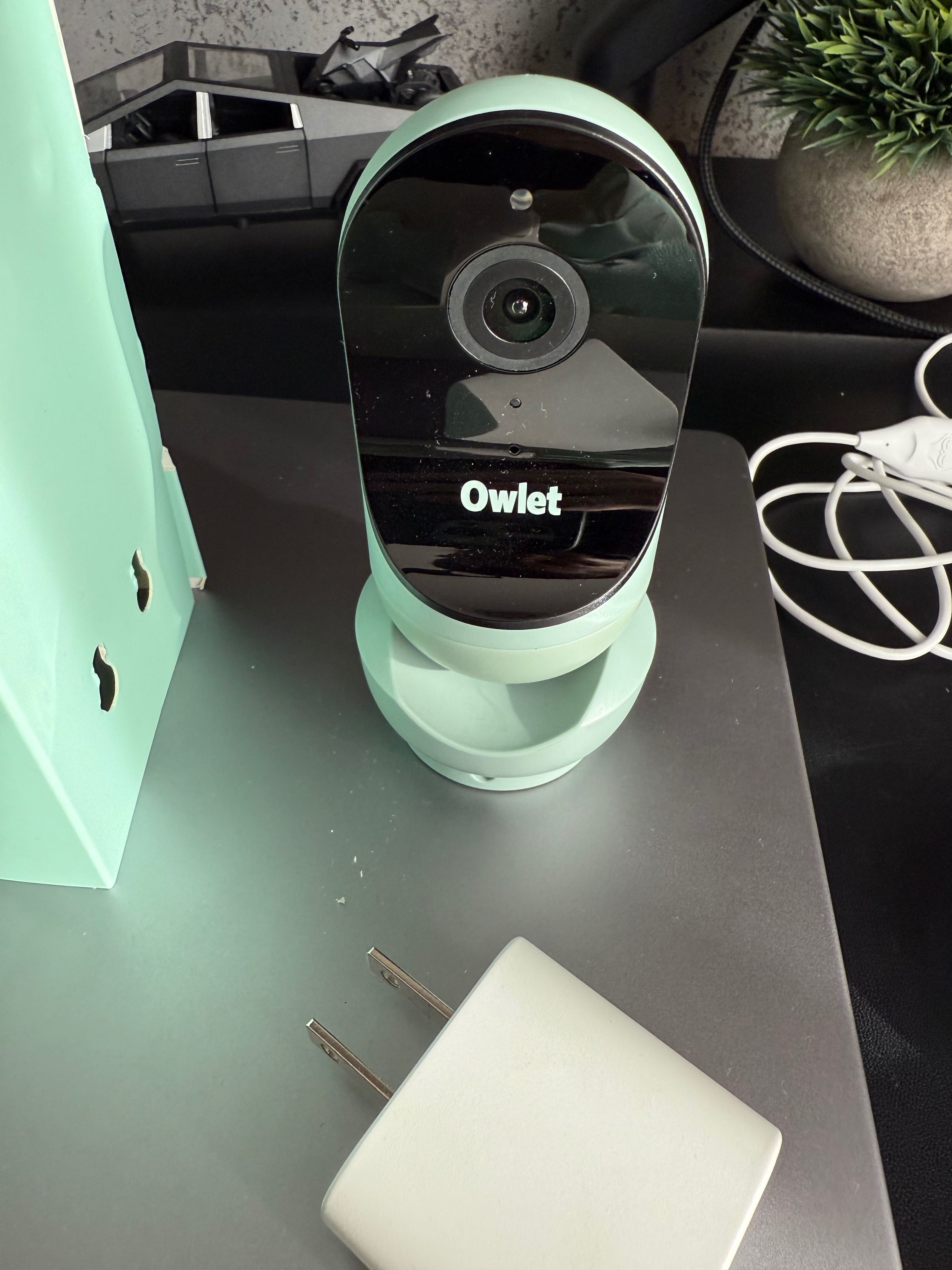 Уникалния Owlet Умен чорап 3 заедно с Owlet Камера 2 в комплект