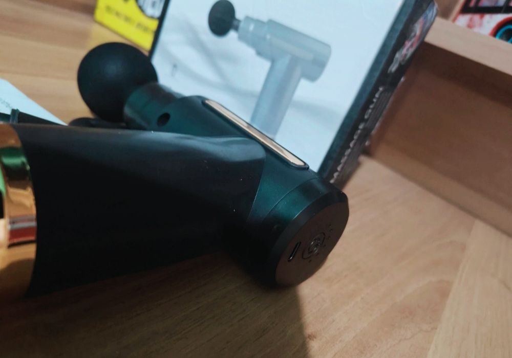 2 × Pistol de masaj cu 6 viteze și 4 capuri de încărcare