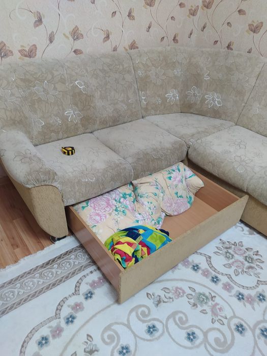 Продам диван угловой б/у в связи с переездом