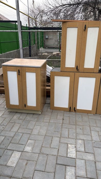 Продам шкафы и тумбочку