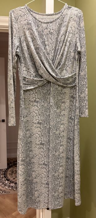 Продам стильное и женственное платье в хорогем состоянии