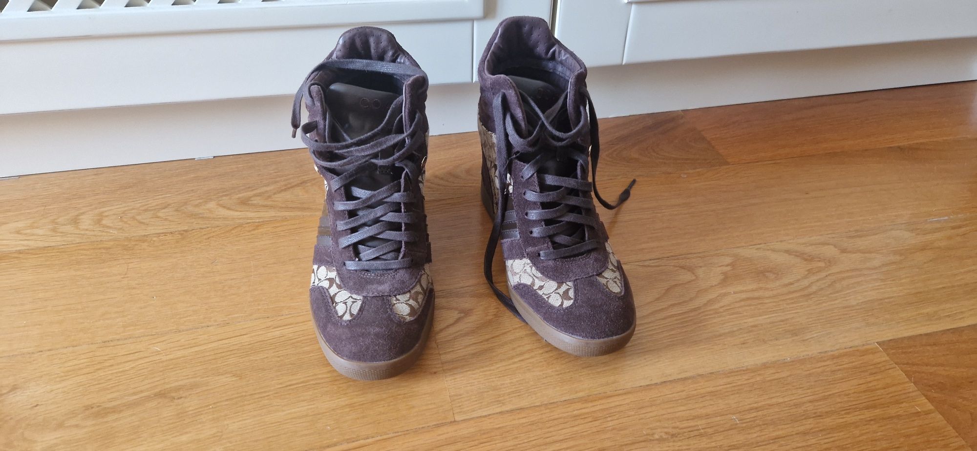 продавам обувки coach