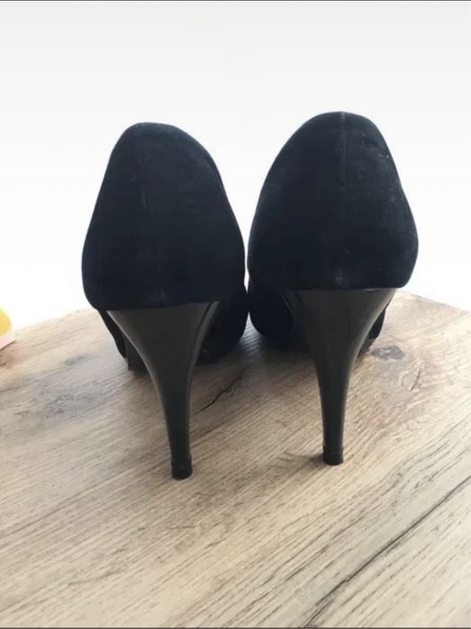 Pantofi cu toc negru elegant