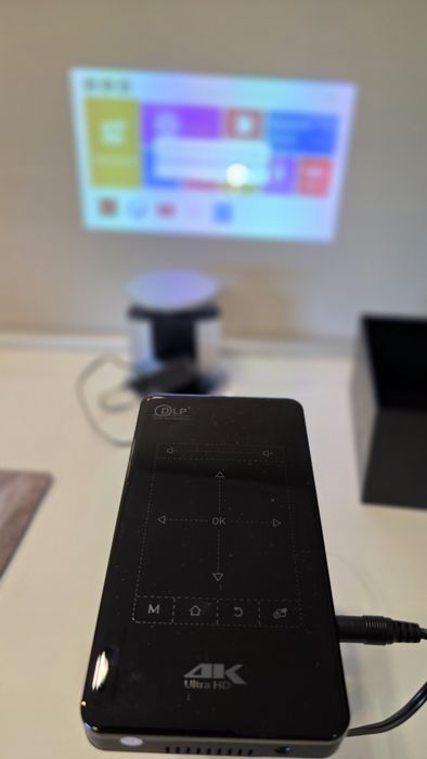 Mini Videoproiector Smart P09-II - Android 9.0, Suport 4K, Wi-Fi, 3D -