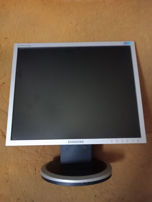 Продам рабочий монитор.