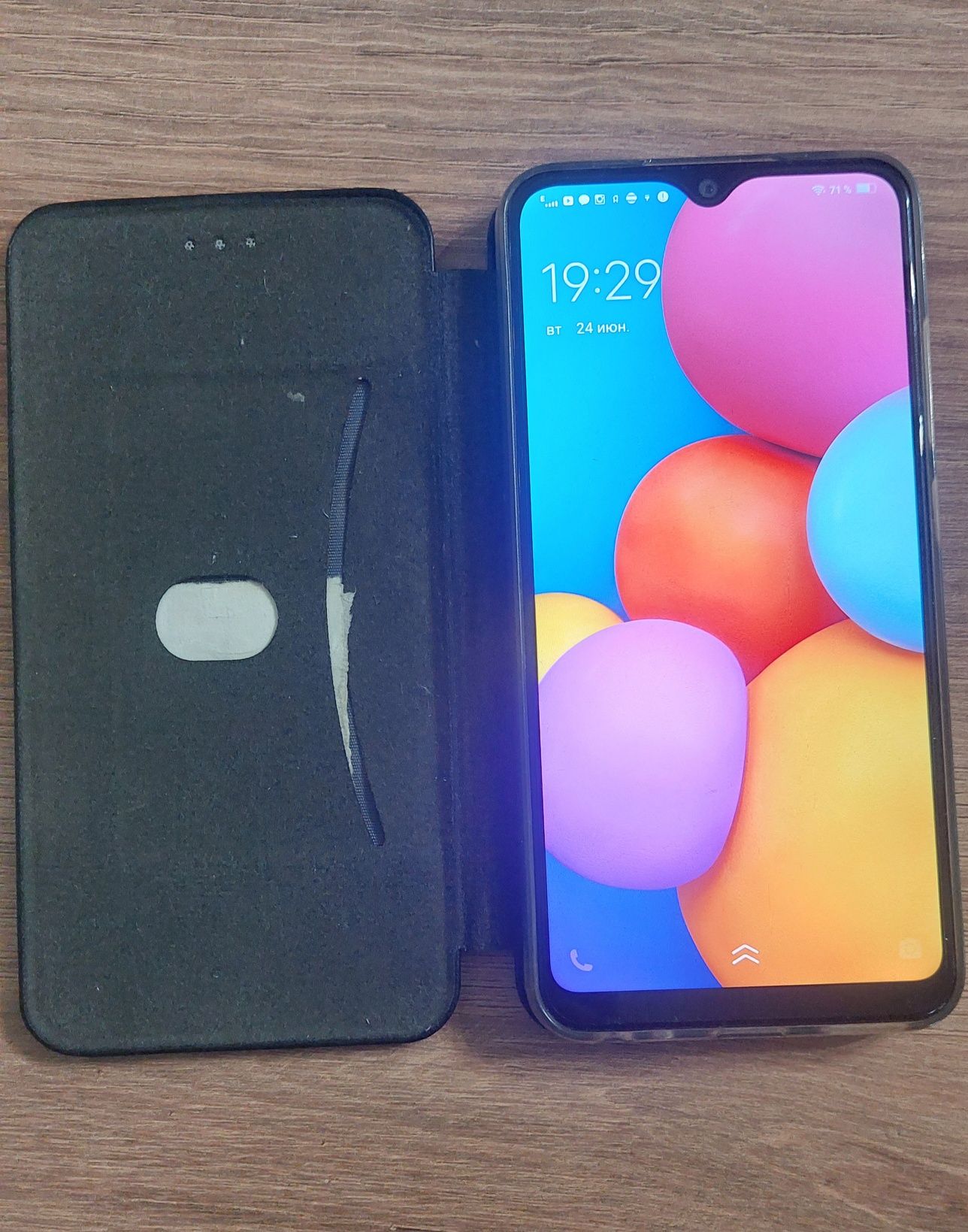 VIVO  Y1s  в отличном состоянии.