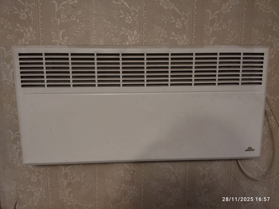 Конвектор на прчка за стена