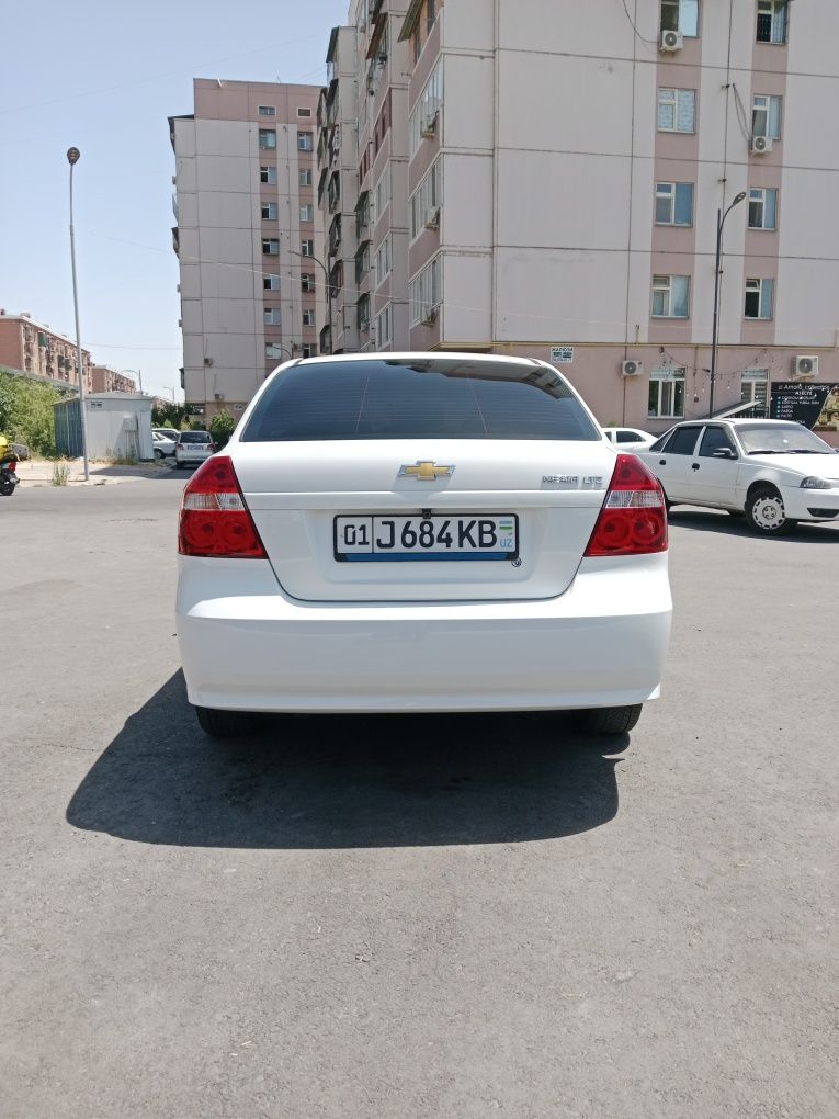 Nexia 3 avtomat sotiladi
