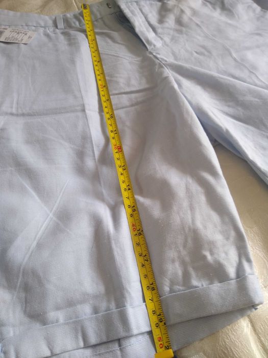 Pantaloni chic scurți bărbați de la KIABI