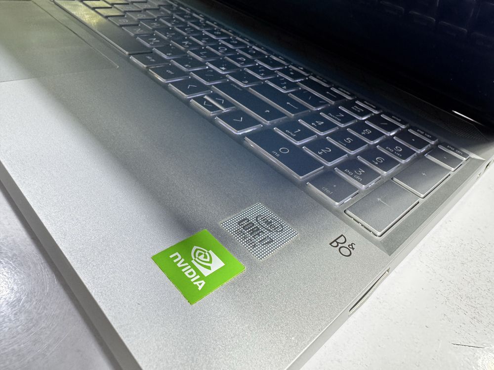 hp pavilion metal korpus patsvetka bor core i7 videokartaligidan keldi