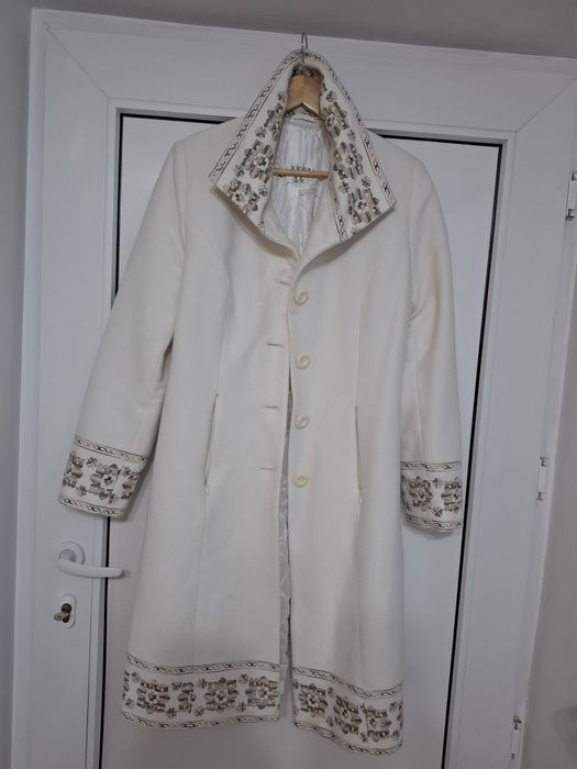 Palton alb calitate f buna