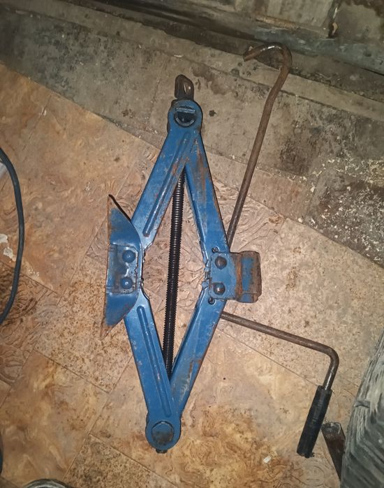 Продам домкрат 4000т