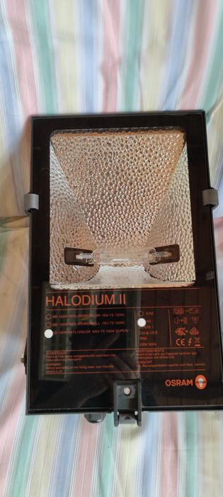 lampi cu led și halogen Osram